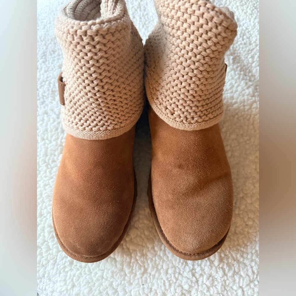 Cozy UGGS Femme mini Tan Knit Cuff Ankle Boots